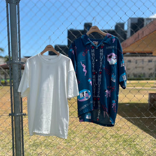 透けにくい厚手の7オンスコットンを使用した白Tシャツとアロハシャツのイメージ写真