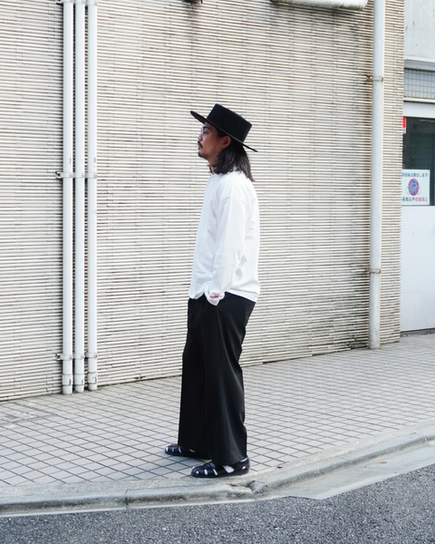 Eanbe 長袖 白 ロゴＴシャツ ルック画像