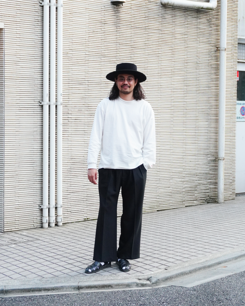 Eanbe 長袖 白 ロゴＴシャツ ルック画像
